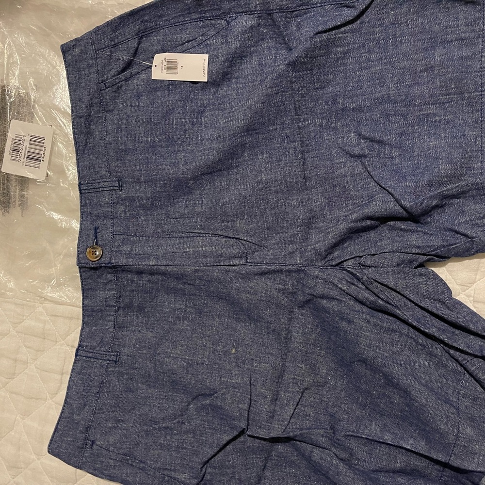 NWT Women’s Old Navy Chambray Blue 9 inch Shorts, Size 16